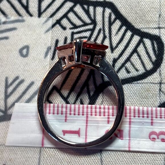 Silver Tone Red Stone Fashion Ring Size 7.5 - Picture 4 of 4